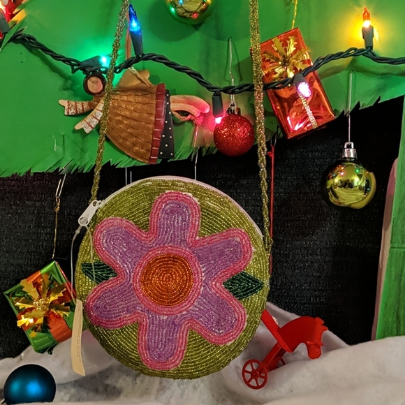 NWT C. Marie 5" Beaded Flower Round Purse - Picture 2 of 8